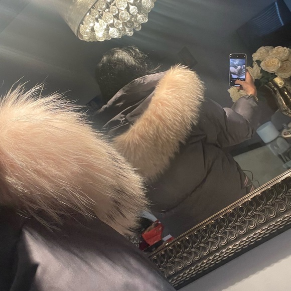 Beautiful grey short puff winter coat. - Picture 5 of 5